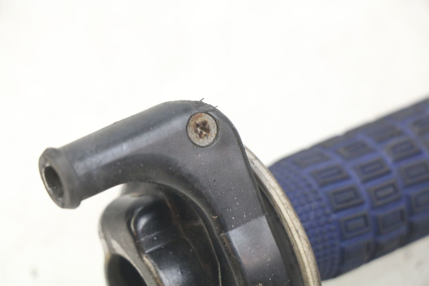 photo de POIGNEE ACCELERATEUR YAMAHA TTR 125 (2000 - 2020) - Zoom état d’usage