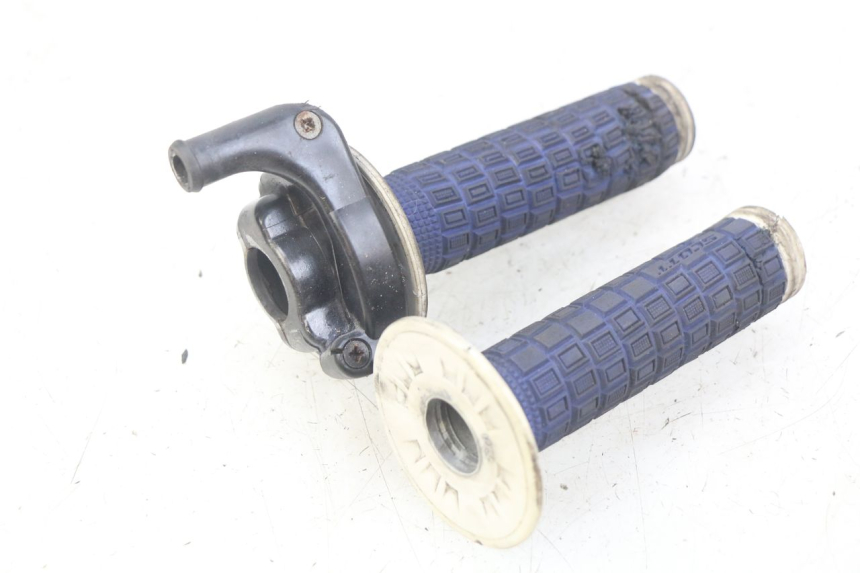 photo de POIGNEE ACCELERATEUR YAMAHA TTR 125 (2000 - 2020) - Autre angle de vue