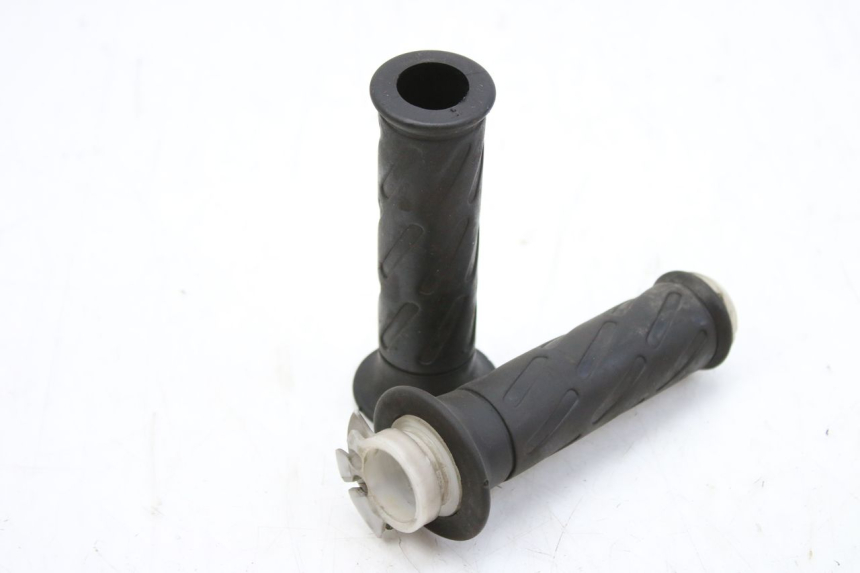 photo de POIGNEE ACCELERATEUR SUZUKI UH BURGMAN 125 (2002 - 2006) - Vue principale