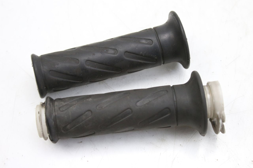 photo de POIGNEE ACCELERATEUR SUZUKI UH BURGMAN 125 (2002 - 2006) - Zoom état d’usage