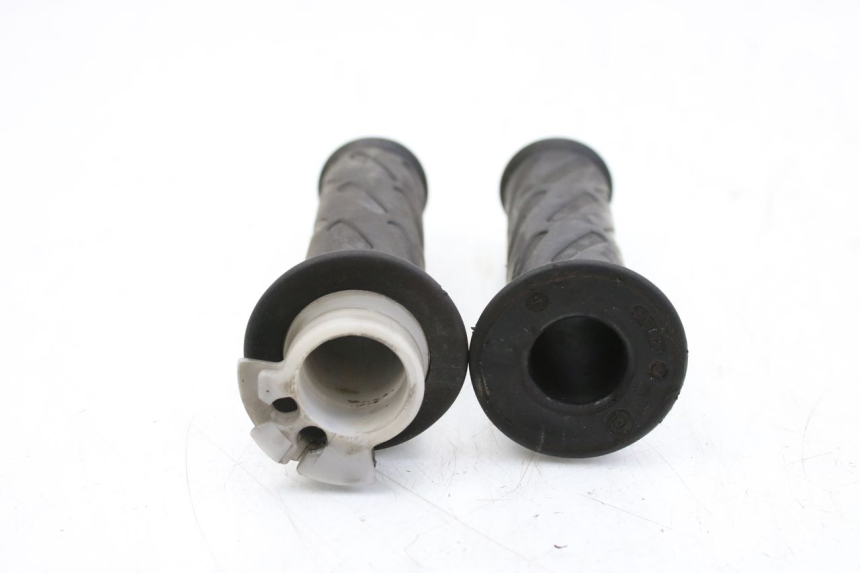 photo de POIGNEE ACCELERATEUR SUZUKI UH BURGMAN 125 (2002 - 2006) - Autre angle de vue