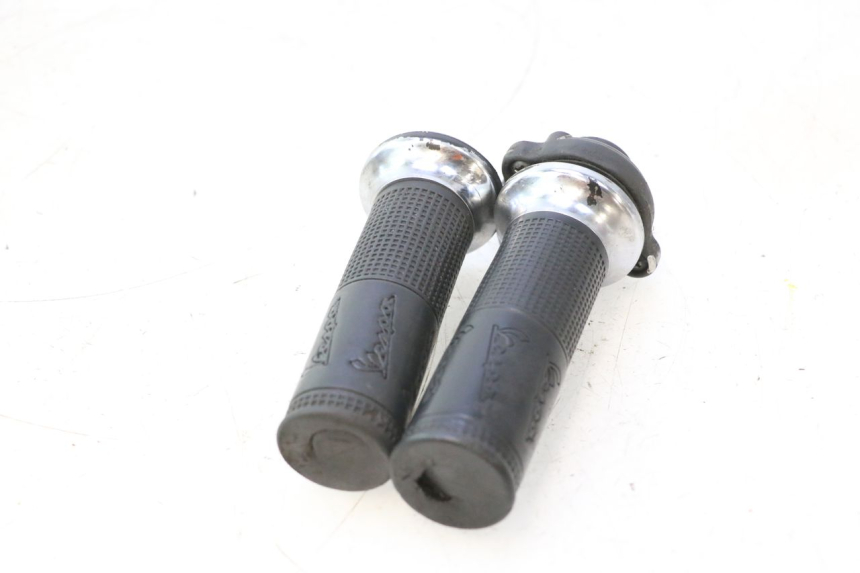 photo de POIGNEE ACCELERATEUR PIAGGIO VESPA LX 2T 50 (2005 - 2013) - Vue d’ensemble