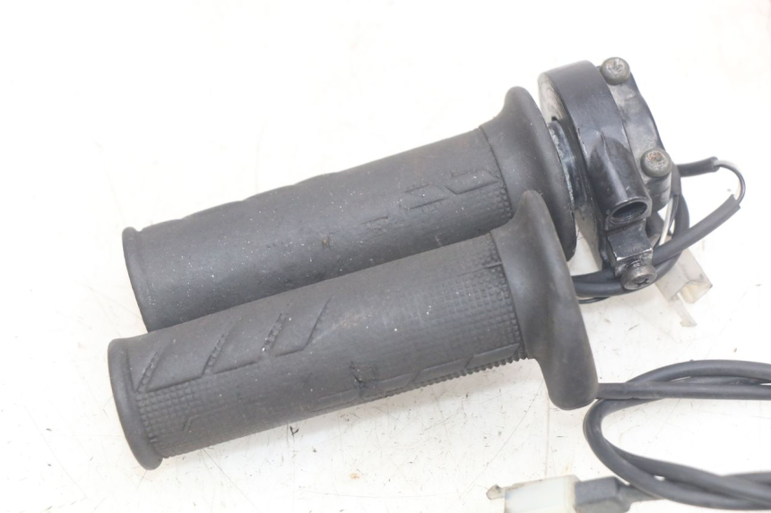 photo de POIGNEE ACCELERATEUR YAMAHA X-MAX XMAX 250 (2006 - 2009)