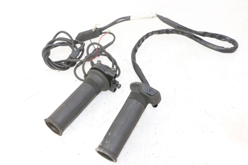 photo de POIGNEE ACCELERATEUR YAMAHA XMAX X-MAX 125 (2006 - 2009)