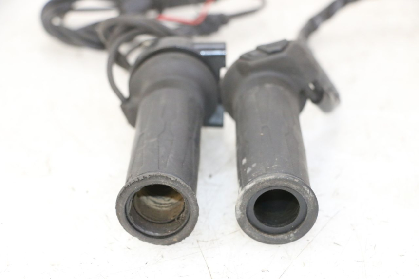 photo de POIGNEE ACCELERATEUR YAMAHA XMAX X-MAX 125 (2006 - 2009)