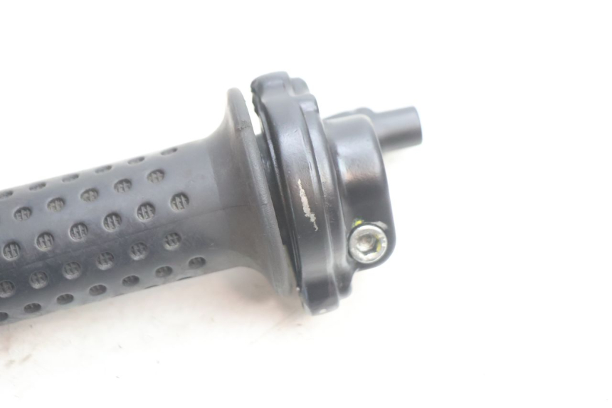 photo de POIGNEE ACCELERATEUR PIAGGIO X8 STREET 125 (2006 - 2007) - Zoom état d’usage