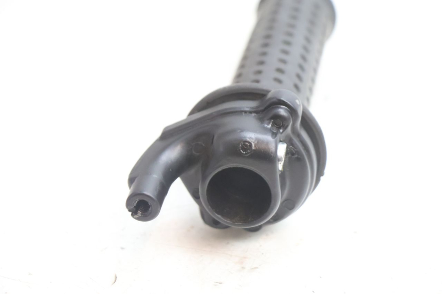 photo de POIGNEE ACCELERATEUR PIAGGIO X8 STREET 125 (2006 - 2007) - Autre angle de vue