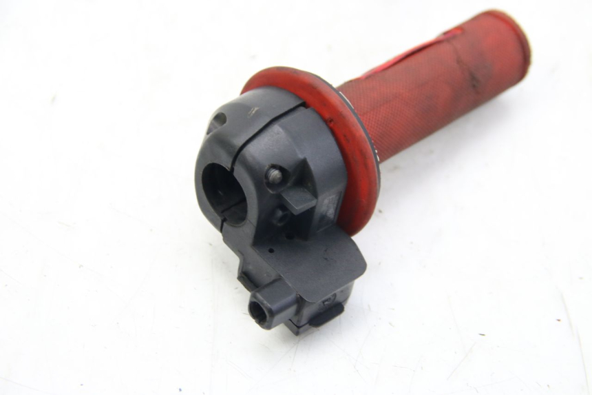 photo de POIGNEE ACCELERATEUR PEUGEOT XP6 50 (1997 - 2003)