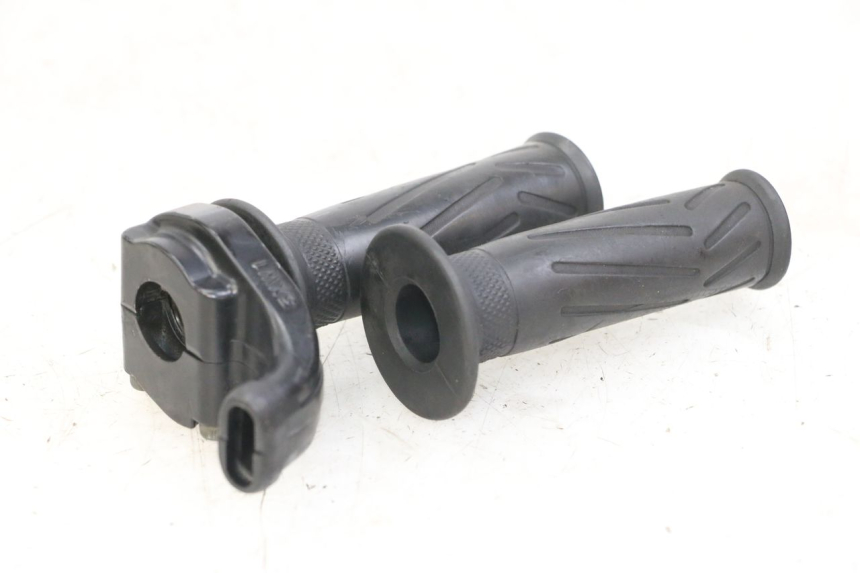 photo de POIGNEE ACCELERATEUR YAMAHA FZS FAZER 600 (2001 - 2003)