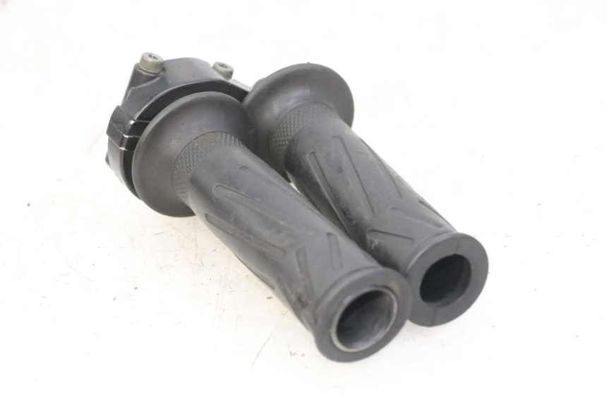 photo de POIGNEE ACCELERATEUR YAMAHA FZS FAZER 600 (2001 - 2003)