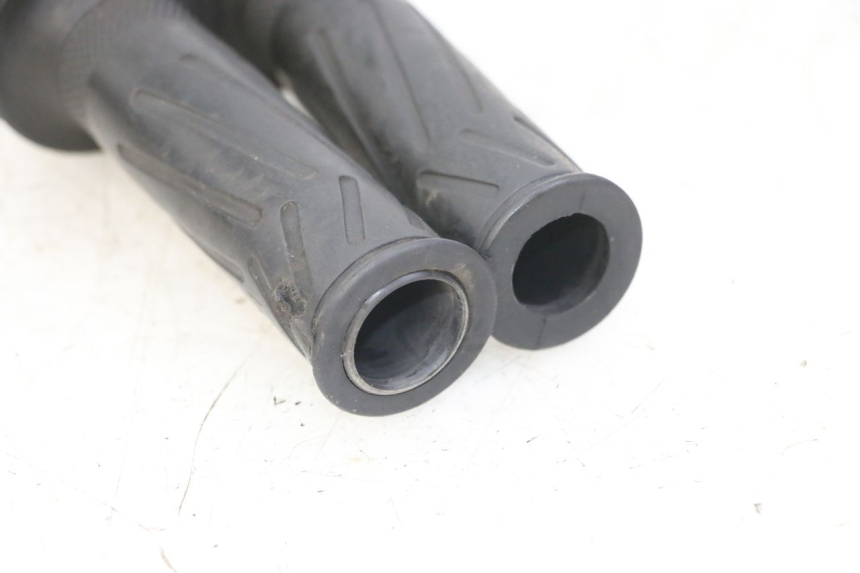 photo de POIGNEE ACCELERATEUR YAMAHA FZS FAZER 600 (2001 - 2003)