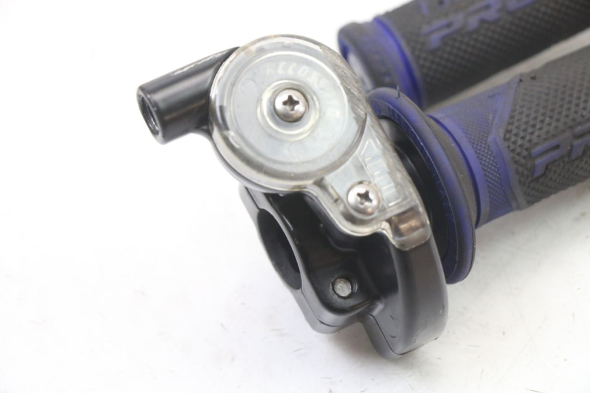 photo de POIGNEE ACCELERATEUR YAMAHA YZ 125 (2006 - 2016)