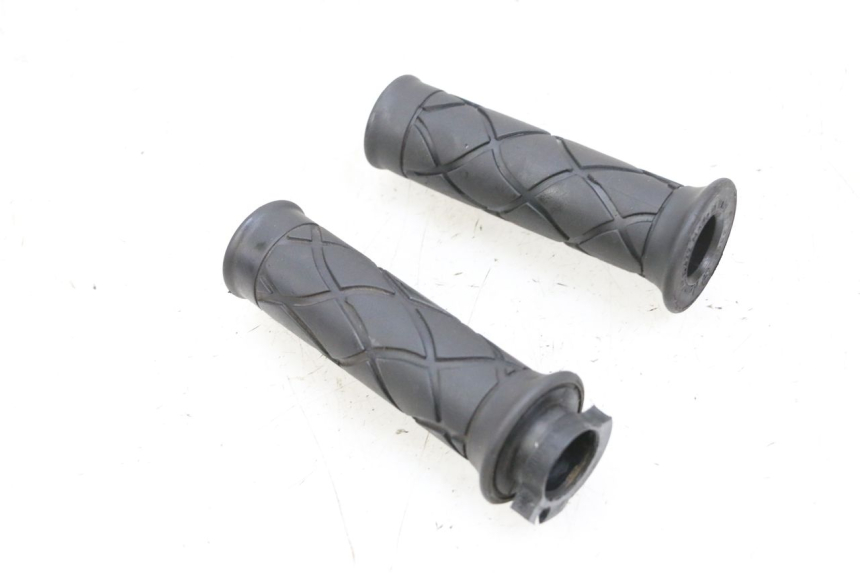 photo de POIGNEE ACCELERATEUR YAMAHA YP MAJESTY 125 (2002 - 2006) - Vue principale