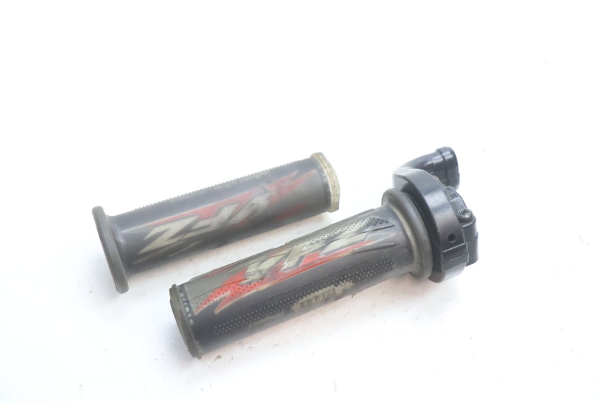 photo de POIGNEE ACCELERATEUR YAMAHA YZF R GENESIS 750 (1993 - 1998) - Autre angle de vue