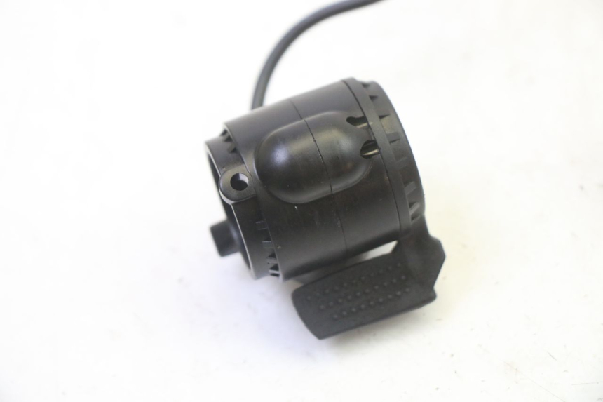 photo de POIGNEE ACCELERATEUR MOOVWAY Z8 1