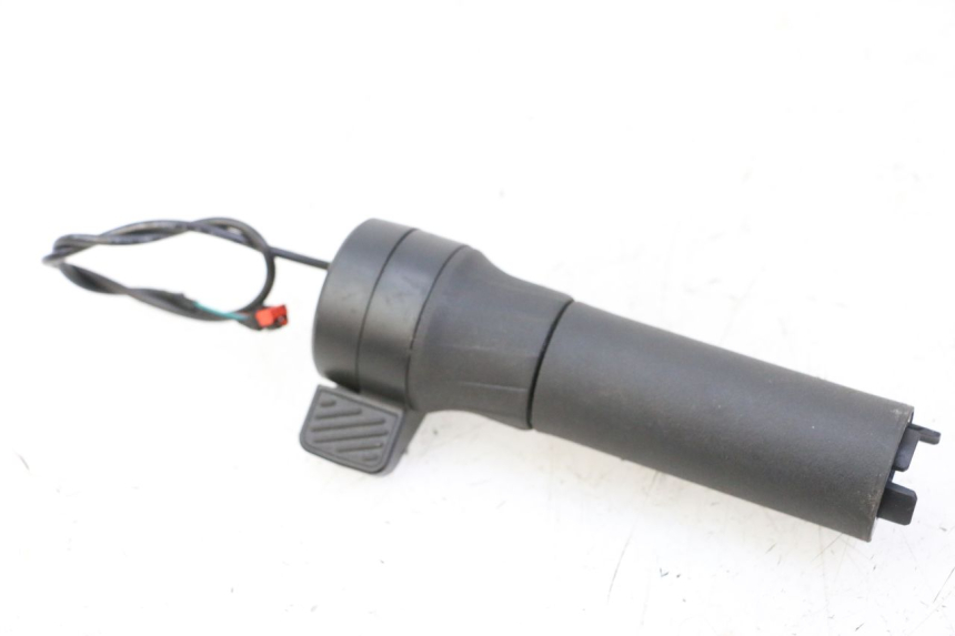 photo de POIGNEE ACCELERATEUR SEGWAY NINEBOT ZT3 PRO 1