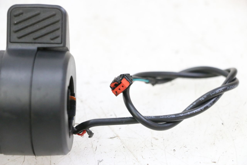 photo de POIGNEE ACCELERATEUR SEGWAY NINEBOT ZT3 PRO 1