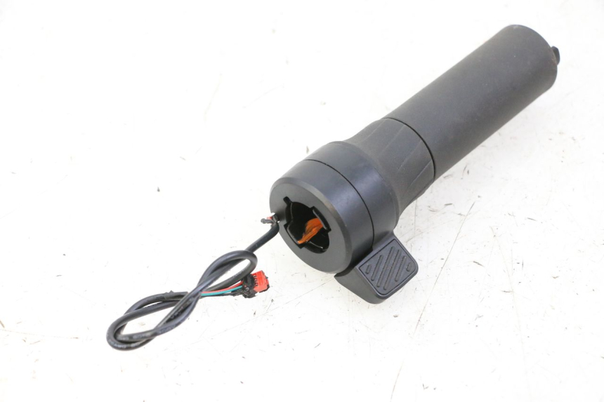 photo de POIGNEE ACCELERATEUR SEGWAY NINEBOT ZT3 PRO 1