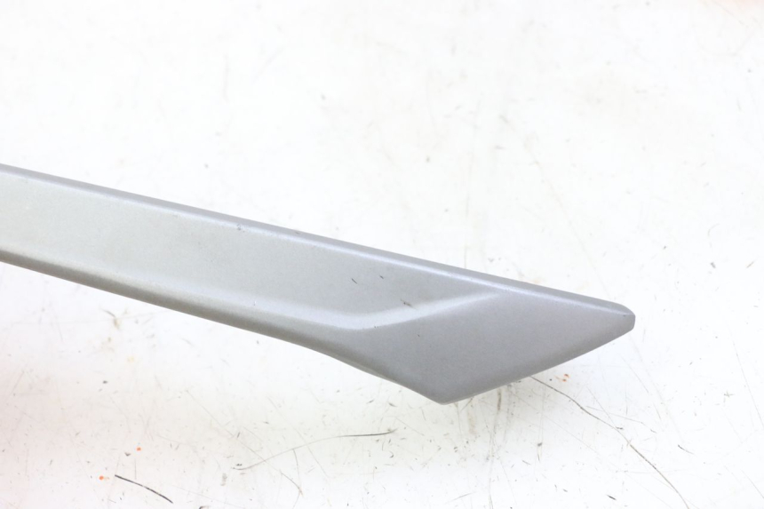 photo de POIGNEE ARRIERE DROITE  SYM JOYMAX 125 (2010 - 2017)