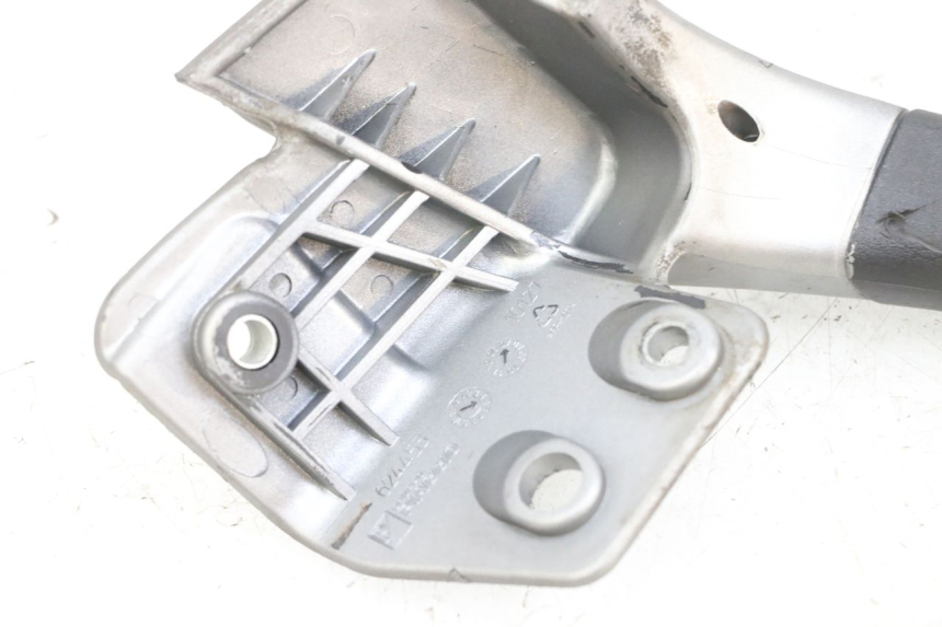 photo de POIGNEE ARRIERE DROITE  PIAGGIO MP3 125 (2006 - 2014)