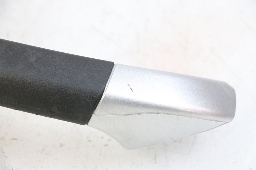 photo de POIGNEE ARRIERE DROITE PIAGGIO MP3 LT 400 (2007 - 2012)