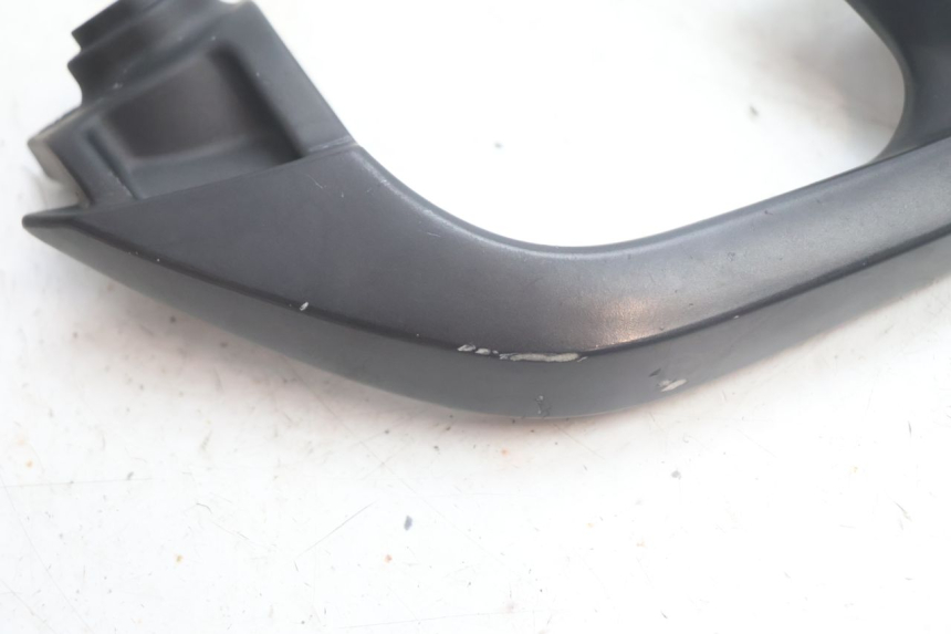 photo de POIGNEE ARRIERE DROITE YAMAHA X-MAX XMAX 125 (2010 - 2013) - Points de fixation