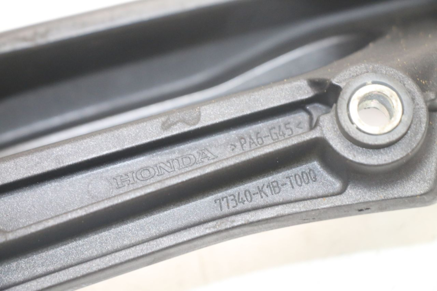 photo de POIGNEE ARRIERE GAUCHE HONDA FORZA 125 (2021 - 2025)