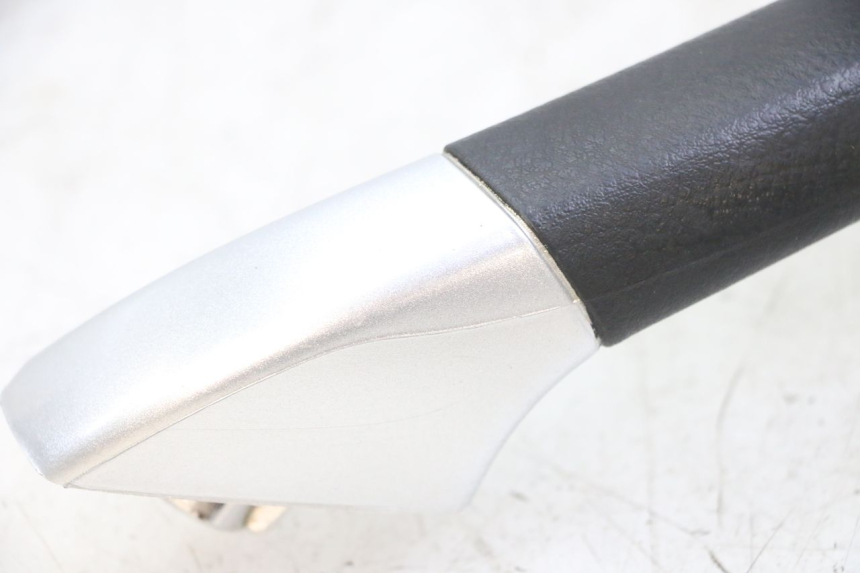 photo de POIGNEE ARRIERE GAUCHE PIAGGIO MP3 LT 300 (2010 - 2016)