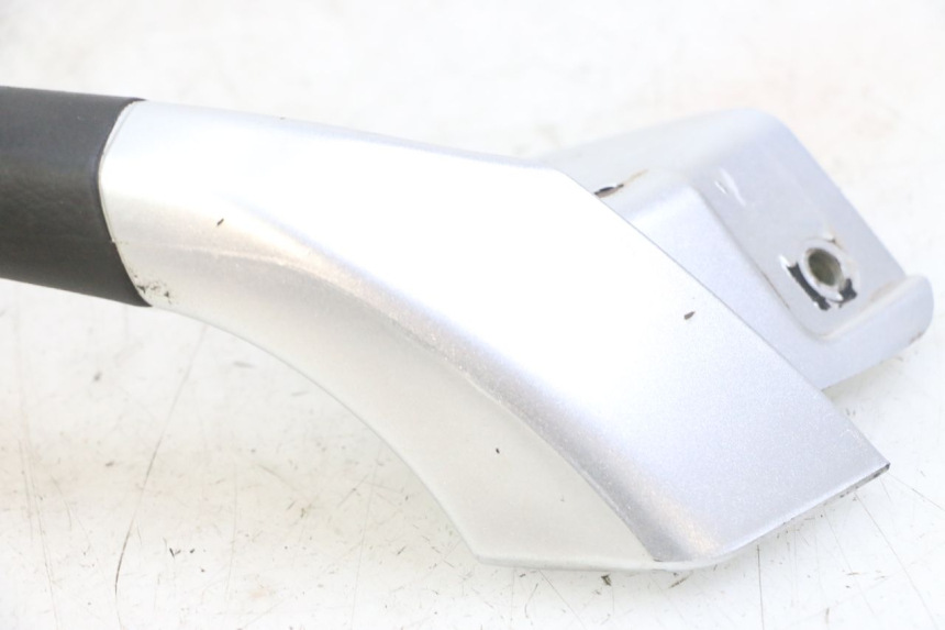 photo de POIGNEE ARRIERE GAUCHE PIAGGIO MP3 LT 300 (2010 - 2016)