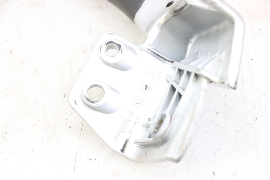 photo de POIGNEE ARRIERE GAUCHE PIAGGIO MP3 LT 300 (2010 - 2016)