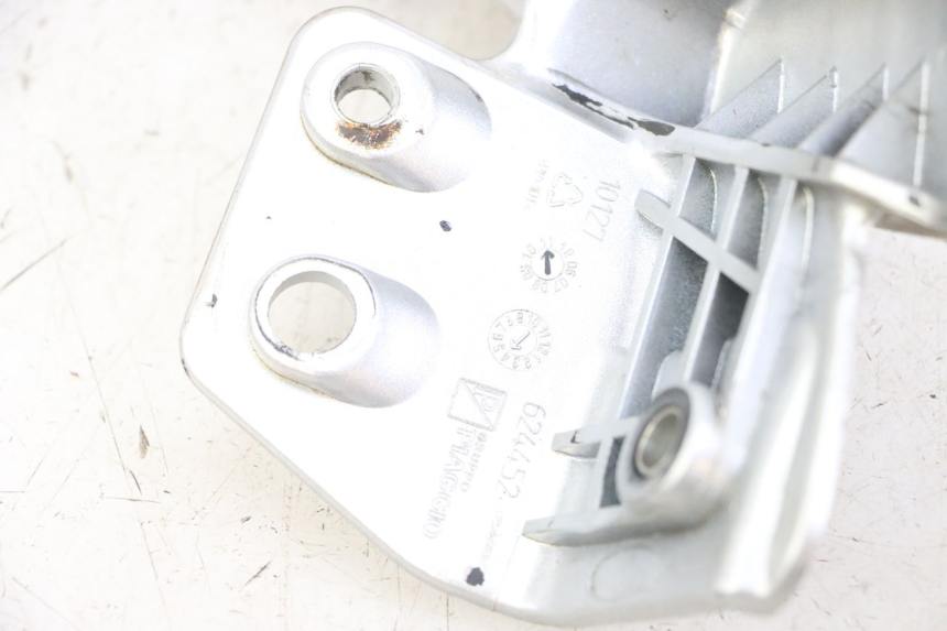 photo de POIGNEE ARRIERE GAUCHE PIAGGIO MP3 LT 300 (2010 - 2016) - Gros plan technique