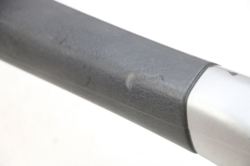 photo de POIGNEE ARRIERE GAUCHE PIAGGIO MP3 125 (2006 - 2014)