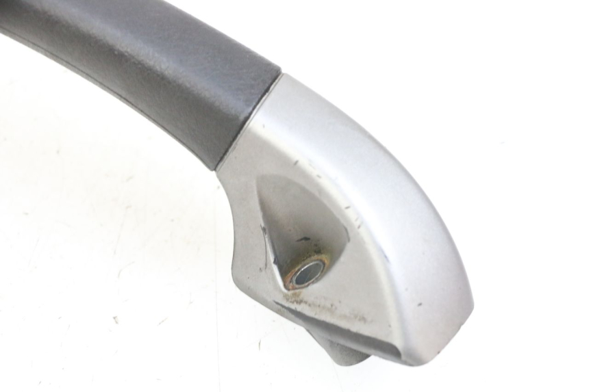 photo de POIGNEE ARRIERE GAUCHE PIAGGIO MP3 125 (2006 - 2014)