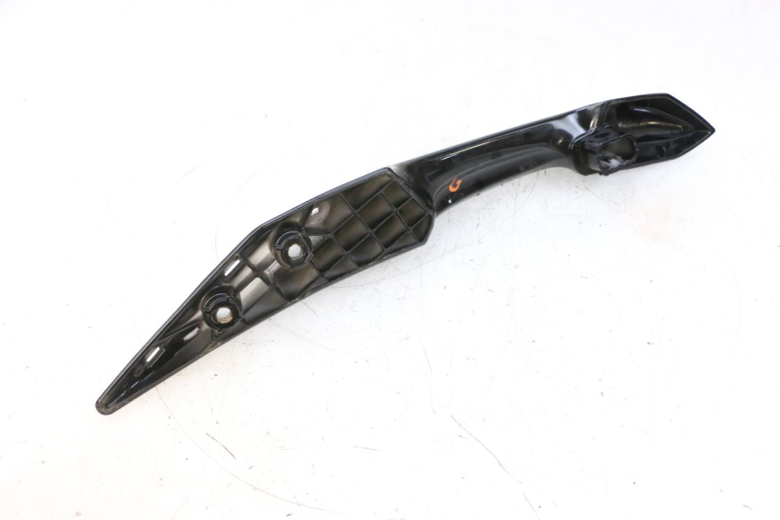 photo de POIGNEE ARRIERE GAUCHE PEUGEOT SATELIS 125 (2013 - 2018) - Autre angle de vue