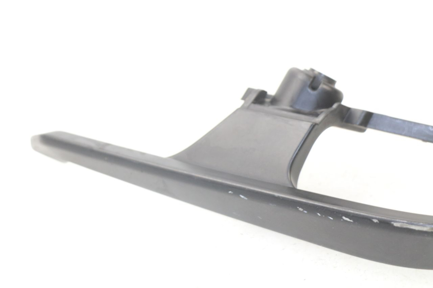 photo de POIGNEE ARRIERE GAUCHE YAMAHA XMAX X-MAX ABS 125 (2014 - 2016) - Détail de la pièce