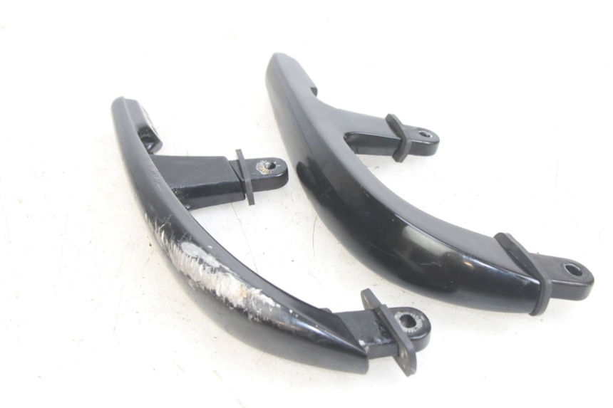 photo de POIGNEE ARRIERE GAUCHE YAMAHA X-MAX XMAX 250 (2006 - 2009)