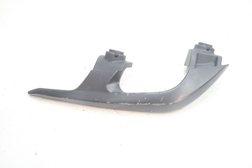 photo de POIGNEE ARRIERE GAUCHE YAMAHA X-MAX XMAX 125 (2010 - 2013) - Gros plan technique
