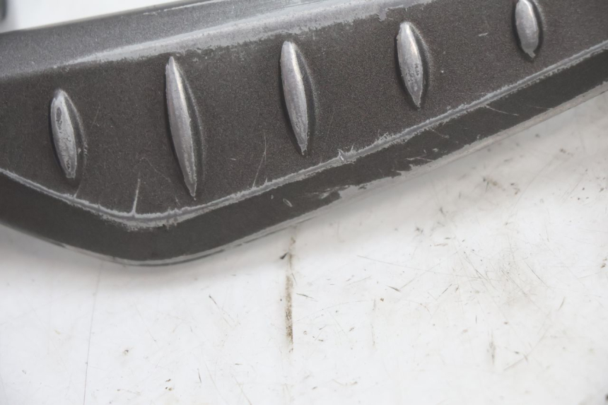photo de POIGNEE ARRIERE TNT MOTOR GRIDO 2T 50 (2010 - 2019) - Gros plan technique