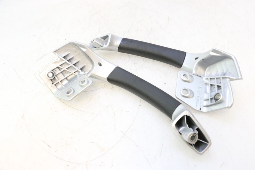 photo de POIGNEE ARRIERE PIAGGIO MP3 LT 300 (2010 - 2016) - Gros plan technique