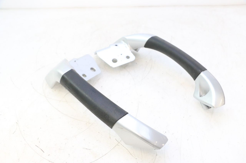 photo de POIGNEE ARRIERE PIAGGIO MP3 LT 300 (2010 - 2016) - Points de fixation