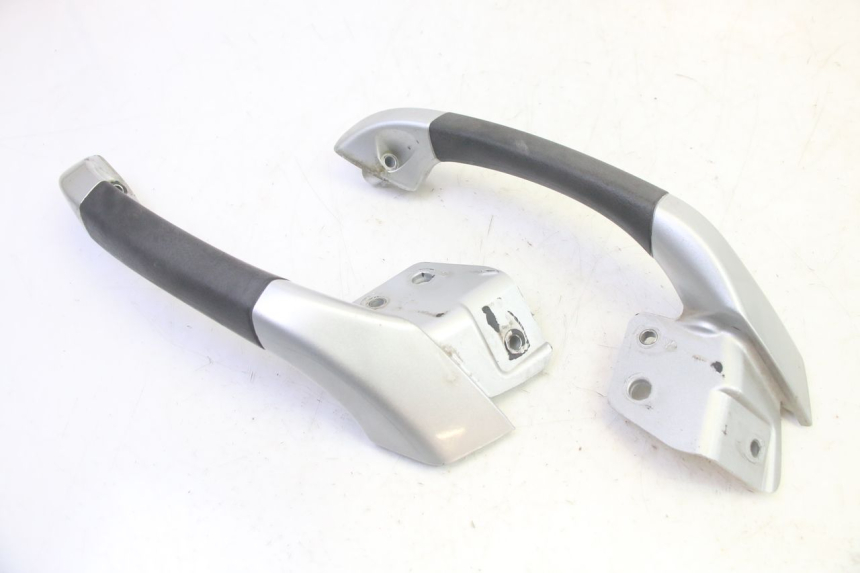 photo de POIGNEE ARRIERE PIAGGIO MP3 RL 250 (2007 - 2010) - Autre angle de vue