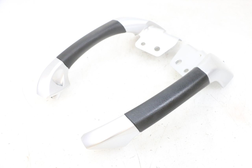 photo de POIGNEE ARRIERE PIAGGIO MP3 RL 250 (2007 - 2010) - Vue principale