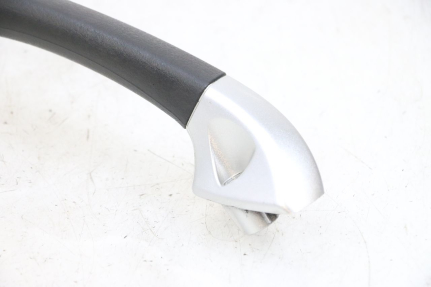 photo de POIGNEE ARRIERE PIAGGIO MP3 RL 250 (2007 - 2010) - Vue d’ensemble