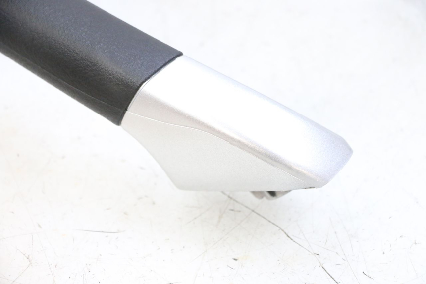 photo de POIGNEE ARRIERE PIAGGIO MP3 RL 250 (2007 - 2010) - Points de fixation