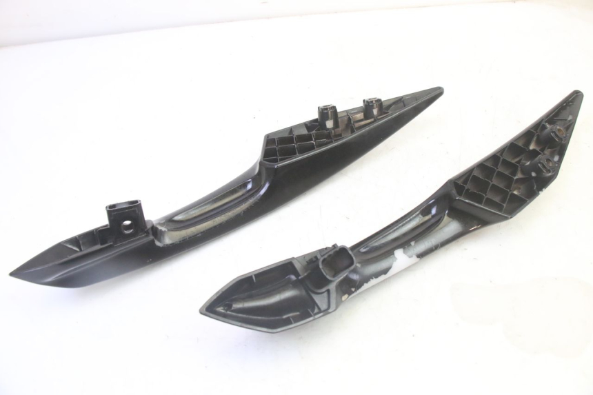 photo de POIGNEE ARRIERE PEUGEOT SATELIS 125 (2013 - 2018)