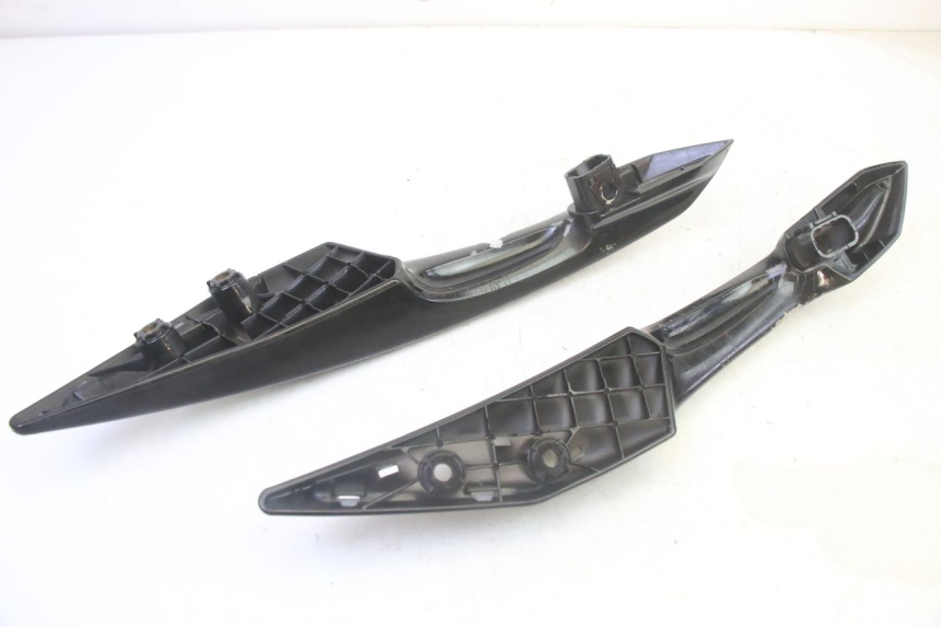 photo de POIGNEE ARRIERE PEUGEOT SATELIS 125 (2013 - 2018)