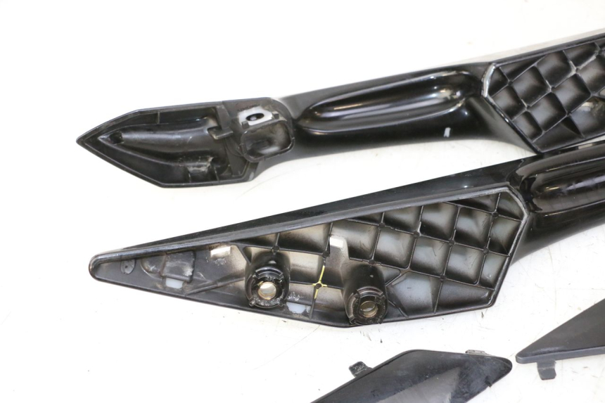 photo de POIGNEE ARRIERE PEUGEOT SATELIS 125 (2010 - 2012)