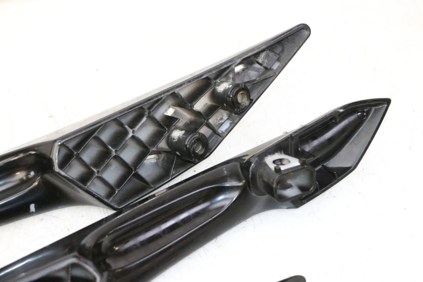 photo de POIGNEE ARRIERE PEUGEOT SATELIS 125 (2010 - 2012)