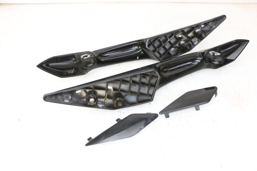 photo de POIGNEE ARRIERE PEUGEOT SATELIS 125 (2010 - 2012)