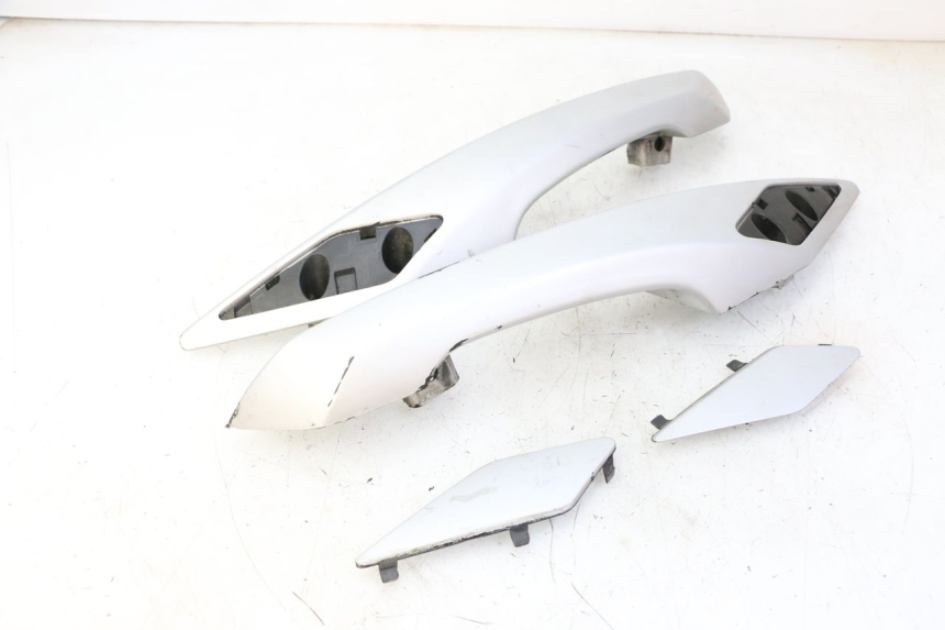 photo de POIGNEE ARRIERE PEUGEOT SATELIS 125 (2006 - 2009)